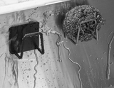 Edelstahl Schwammhalter Spüle Selbstklebend – Küchen Organizer mit Ablauf | Wandhalter für Schwamm & Bürste