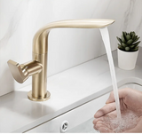 AquaLux Waschtischarmatur – Schwenkbarer Luxus Kalt-Warm-Wasserhahn mit Messinggehäuse