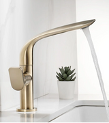 AquaLux Waschtischarmatur – Schwenkbarer Luxus Kalt-Warm-Wasserhahn mit Messinggehäuse