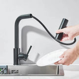 Elegante Küchenarmatur mit Ausziehbrause und Wasserfallauslauf