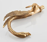 Elegante Waschtischarmatur in Schwanenform mit Wasserfallauslauf aus Messing