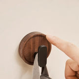 Nurlin Wandhaken aus Walnussholz