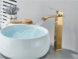 GoldCascade Waschtischarmatur – Gebürstete Goldarmatur für Waschbecken | Eleganter Wasserfallauslauf | Einhebel-Mischbatterie aus Edelstahl