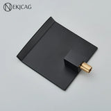 Wandgemonteerde Wastafelkraan met Watervaluitloop – Mat Zwart of Geborsteld Nikkel | Enkel Handvat