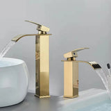 GoldCascade Waschtischarmatur – Gebürstete Goldarmatur für Waschbecken | Eleganter Wasserfallauslauf | Einhebel-Mischbatterie aus Edelstahl