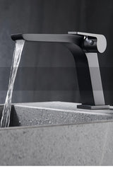 ShadowStream Wasserfallarmatur in Gun Grey