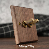 RetroLux Schwarzes Walnussholz Umschalter 1–4 Gang – Messing Knebel, Massivholz & USB-Option