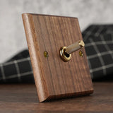 RetroLux Schwarzes Walnussholz Umschalter 1–4 Gang – Messing Knebel, Massivholz & USB-Option