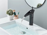 RetroCascade Waschbeckenarmatur Antik – Wasserfall Wasserhahn Messing | Einhebel Mischbatterie Warm & Kalt | Klassisches Bad Design