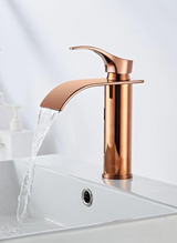 RoseAura Wasserfall Waschtischarmatur – Roségold Einhebelmischer aus Messing