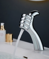 AquaFalls Solo – Wasserfall-Waschtischarmatur aus massivem Messing
