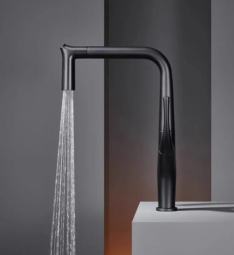 AquaLuxe – Luxus Ausziehbare Küchenarmatur in Gebürstetem Gold & Schwarz