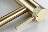 GoldKnurl One – Luxuriöser Waschtischhahn aus gebürstetem Gold mit 360°-Drehung