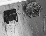 Edelstahl Schwammhalter Spüle Selbstklebend – Küchen Organizer mit Ablauf | Wandhalter für Schwamm & Bürste