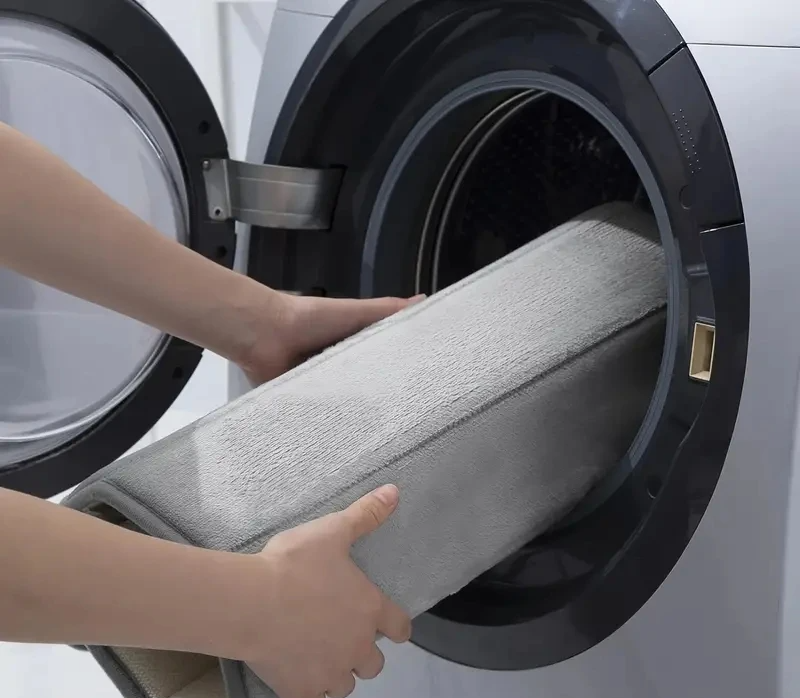 SoftStripe Badezimmer WC-U-Matte – Weicher, Rutschfester & Schnell Trocknender Teppich aus Mikrofaser