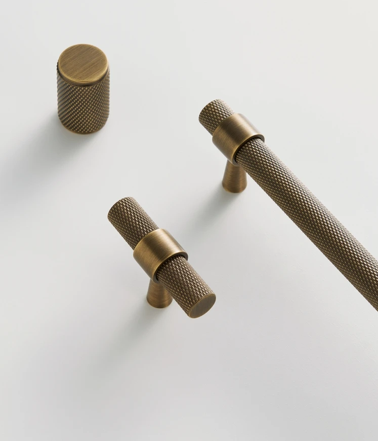 Nurlin Massiver Messing T-Bar Griff