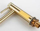GoldKnurl One – Luxuriöser Waschtischhahn aus gebürstetem Gold mit 360°-Drehung