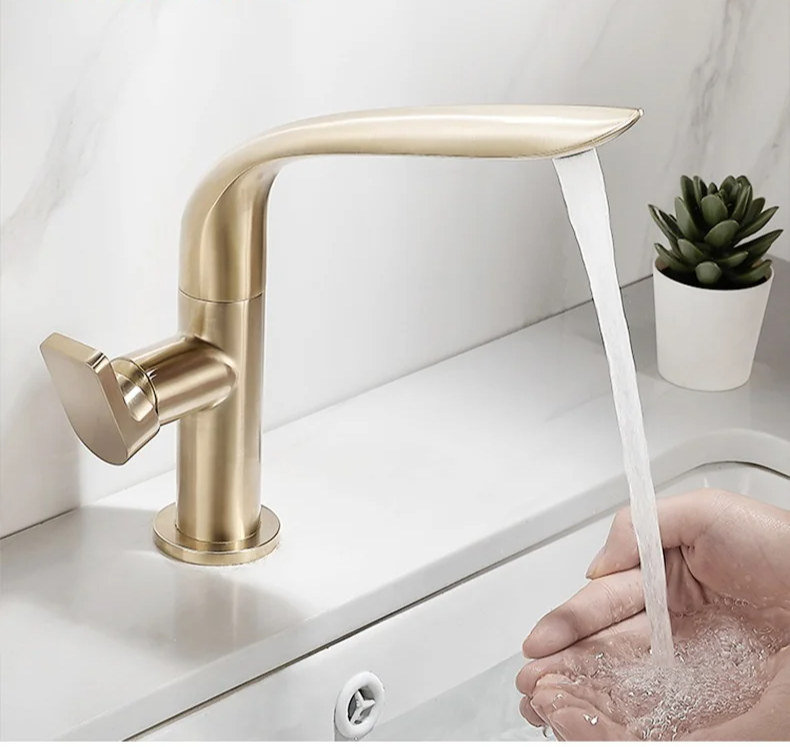 AquaLux Waschtischarmatur – Schwenkbarer Luxus Kalt-Warm-Wasserhahn mit Messinggehäuse
