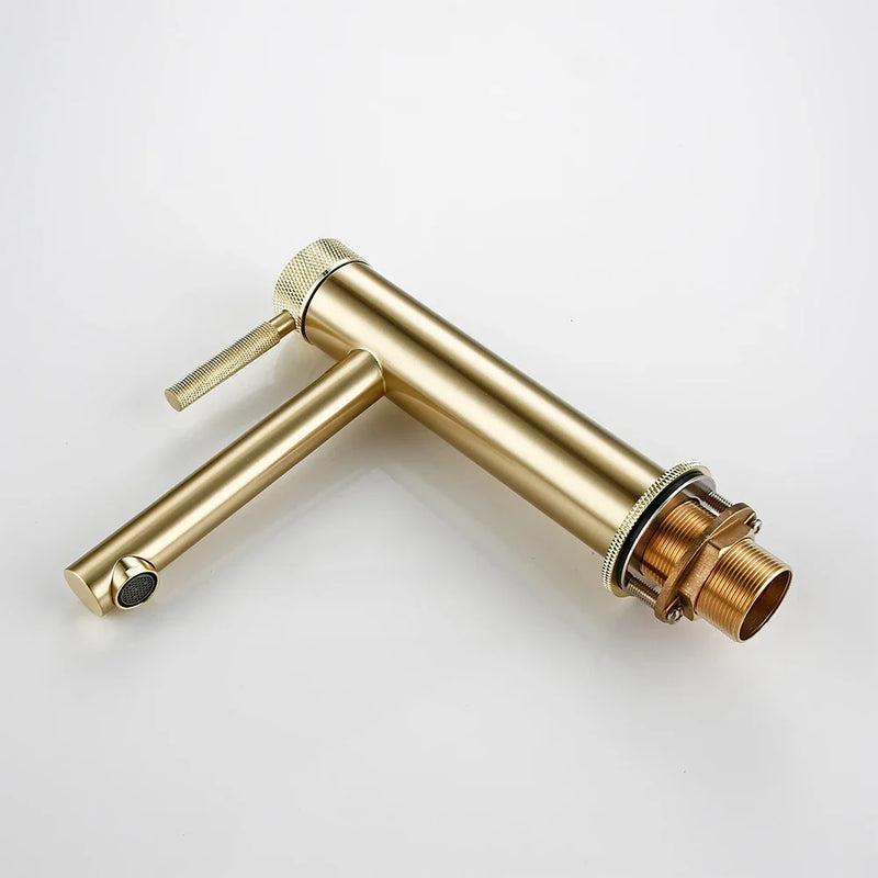 GoldKnurl One – Luxuriöser Waschtischhahn aus gebürstetem Gold mit 360°-Drehung