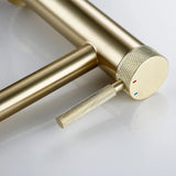 GoldKnurl One – Luxuriöser Waschtischhahn aus gebürstetem Gold mit 360°-Drehung