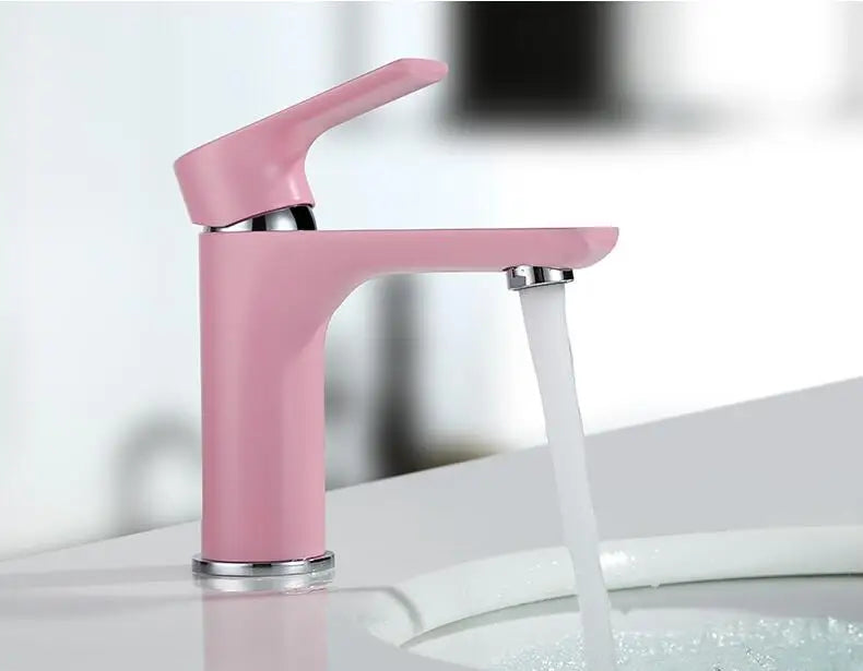 Amora Waschtischarmatur – Stilvoller Warm-Kalt-Wasserhahn aus Messing
