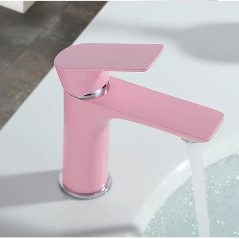 Amora Waschtischarmatur – Stilvoller Warm-Kalt-Wasserhahn aus Messing