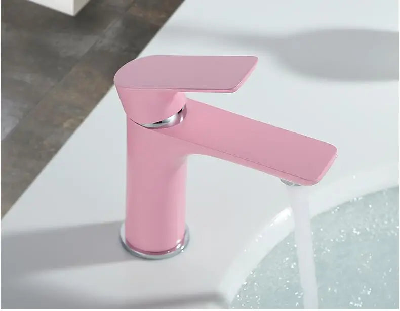 Amora Waschtischarmatur – Stilvoller Warm-Kalt-Wasserhahn aus Messing