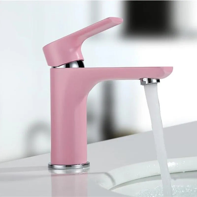 Amora Waschtischarmatur – Stilvoller Warm-Kalt-Wasserhahn aus Messing