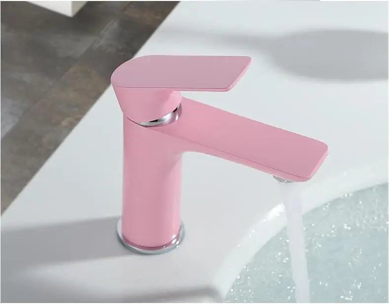 Amora Waschtischarmatur – Stilvoller Warm-Kalt-Wasserhahn aus Messing