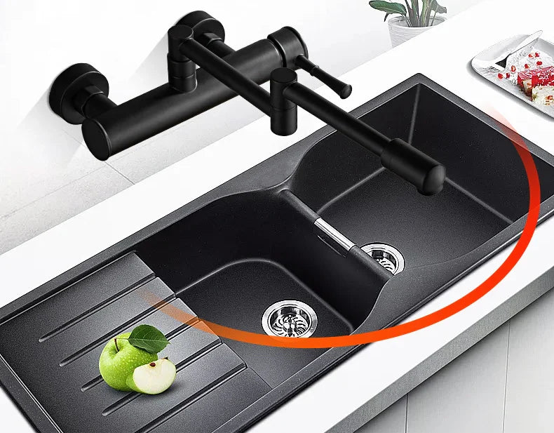 AquaTurn Schwarzer Wandhahn – 360° Drehbarer Küchenmischer mit Warm- & Kaltwasserregelung