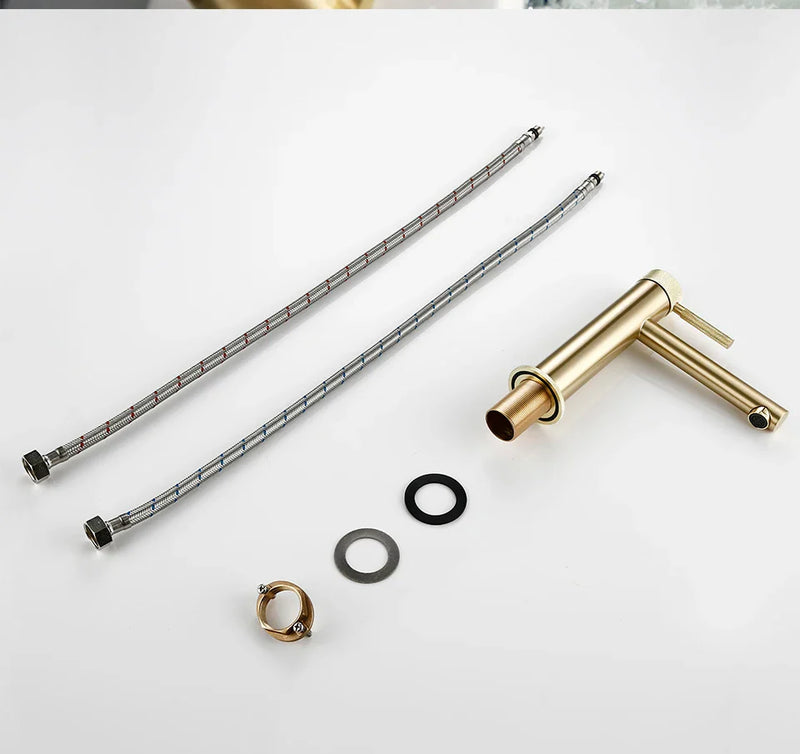GoldKnurl One – Luxuriöser Waschtischhahn aus gebürstetem Gold mit 360°-Drehung