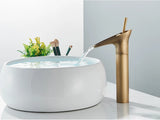 RetroCascade Waschbeckenarmatur Antik – Wasserfall Wasserhahn Messing | Einhebel Mischbatterie Warm & Kalt | Klassisches Bad Design