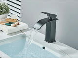 GoldCascade Waschtischarmatur – Gebürstete Goldarmatur für Waschbecken | Eleganter Wasserfallauslauf | Einhebel-Mischbatterie aus Edelstahl