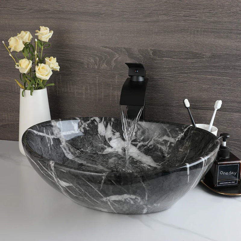 Elegantes Keramikwaschbecken