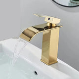 GoldCascade Waschtischarmatur – Gebürstete Goldarmatur für Waschbecken | Eleganter Wasserfallauslauf | Einhebel-Mischbatterie aus Edelstahl