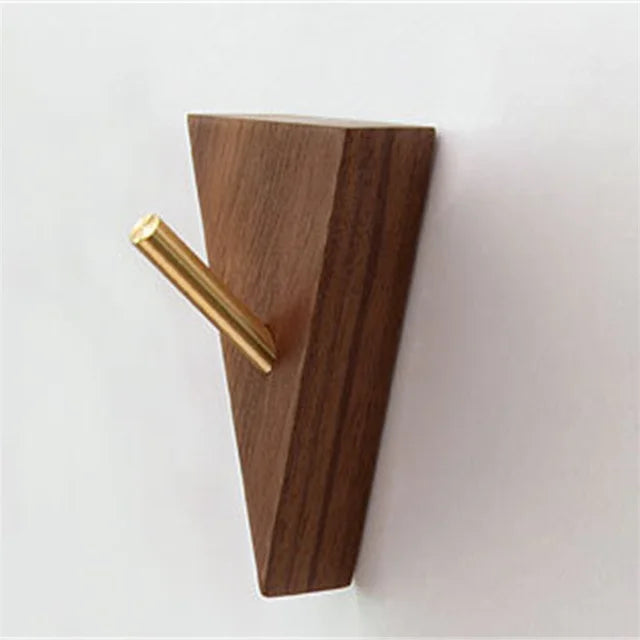 TriLuxe Dreieck Wandhaken – Messing & Massivholz
