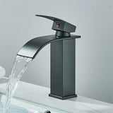 Waschtischarmatur in Schwarz mit Wasserfallauslauf und Einhebelmischer