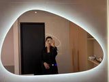 NordiLux Design Badezimmerspiegel – Smarter LED-Wandspiegel mit unregelmäßiger Form und Aluminiumrahmen