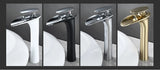 Elegante Waschbeckenarmatur in Weiß mit Wasserfallauslauf und Einhebelmischer