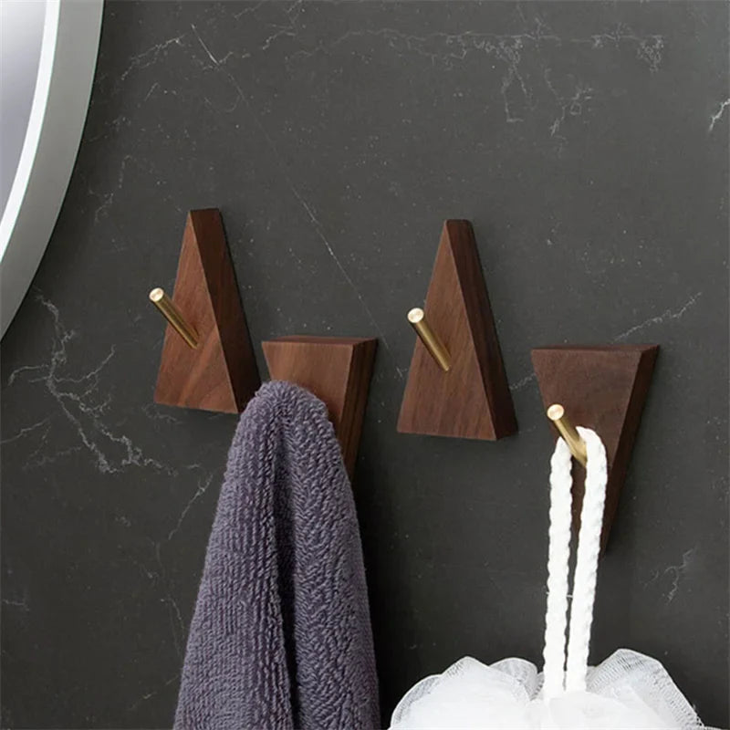 TriLuxe Dreieck Wandhaken – Messing & Massivholz