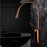 RoséFlow Waschbeckenarmatur – Gebürstetes Roségold Wasserhahn | Warm & Kalt Mischbatterie | Drehbarer Luxus Wasserhahn