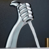 AquaFalls Solo – Wasserfall-Waschtischarmatur aus massivem Messing