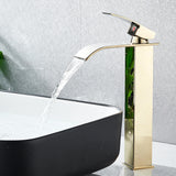 Waschtischarmatur in Schwarz mit Wasserfallauslauf und Einhebelmischer