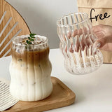 RillenGlas Trinkbecher-Set – 2/4 Wiederverwendbare Glasbecher mit Deckel & Trinkhalm | Spülmaschinengeeignet | Für Eiskaffee, Matcha & Saft