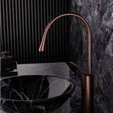 RoséFlow Waschbeckenarmatur – Gebürstetes Roségold Wasserhahn | Warm & Kalt Mischbatterie | Drehbarer Luxus Wasserhahn