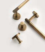 VintageGriff Badaccessoires Set Bronze – Gerändelte Messing Optik | Handtuchhalter & Toilettenpapierhalter | Rustikales Badezimmer Design