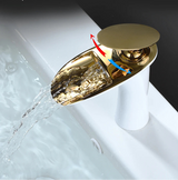 Elegante Waschbeckenarmatur in Weiß mit Wasserfallauslauf und Einhebelmischer
