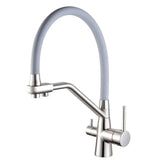 Küchenarmatur mit integriertem Wasserfiltersystem und schwenkbarem Auslauf