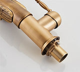 Elegante Waschtischarmatur in Schwanenform mit Wasserfallauslauf aus Messing