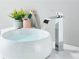 GoldCascade Waschtischarmatur – Gebürstete Goldarmatur für Waschbecken | Eleganter Wasserfallauslauf | Einhebel-Mischbatterie aus Edelstahl